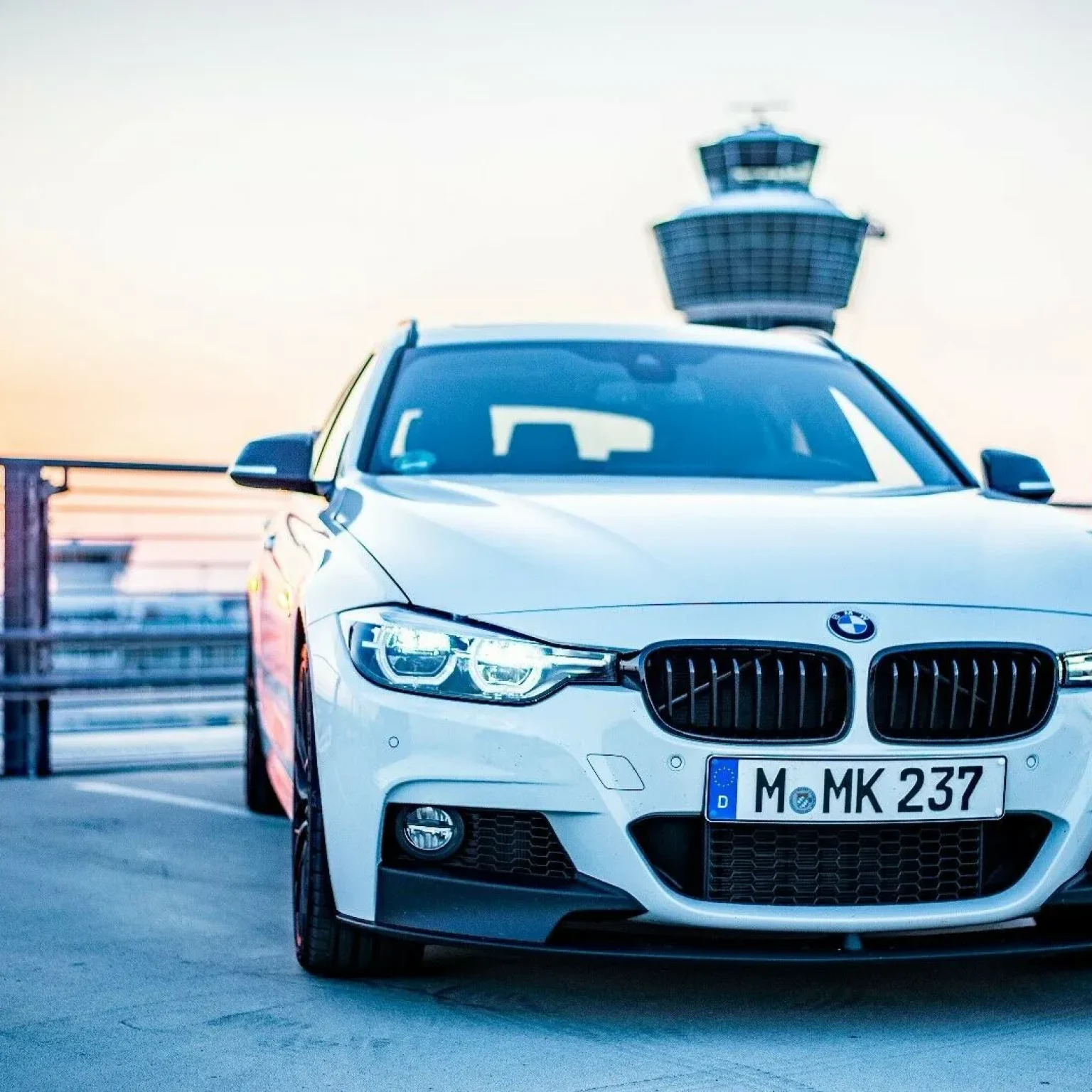 Range Rover - Image 01 (March 17, 2026)