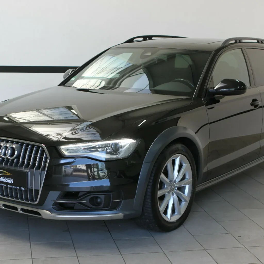 Range Rover - Image 03 (March 17, 2026)