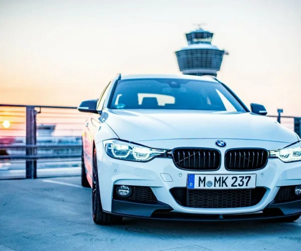 Range Rover - Image 01 (March 17, 2026)